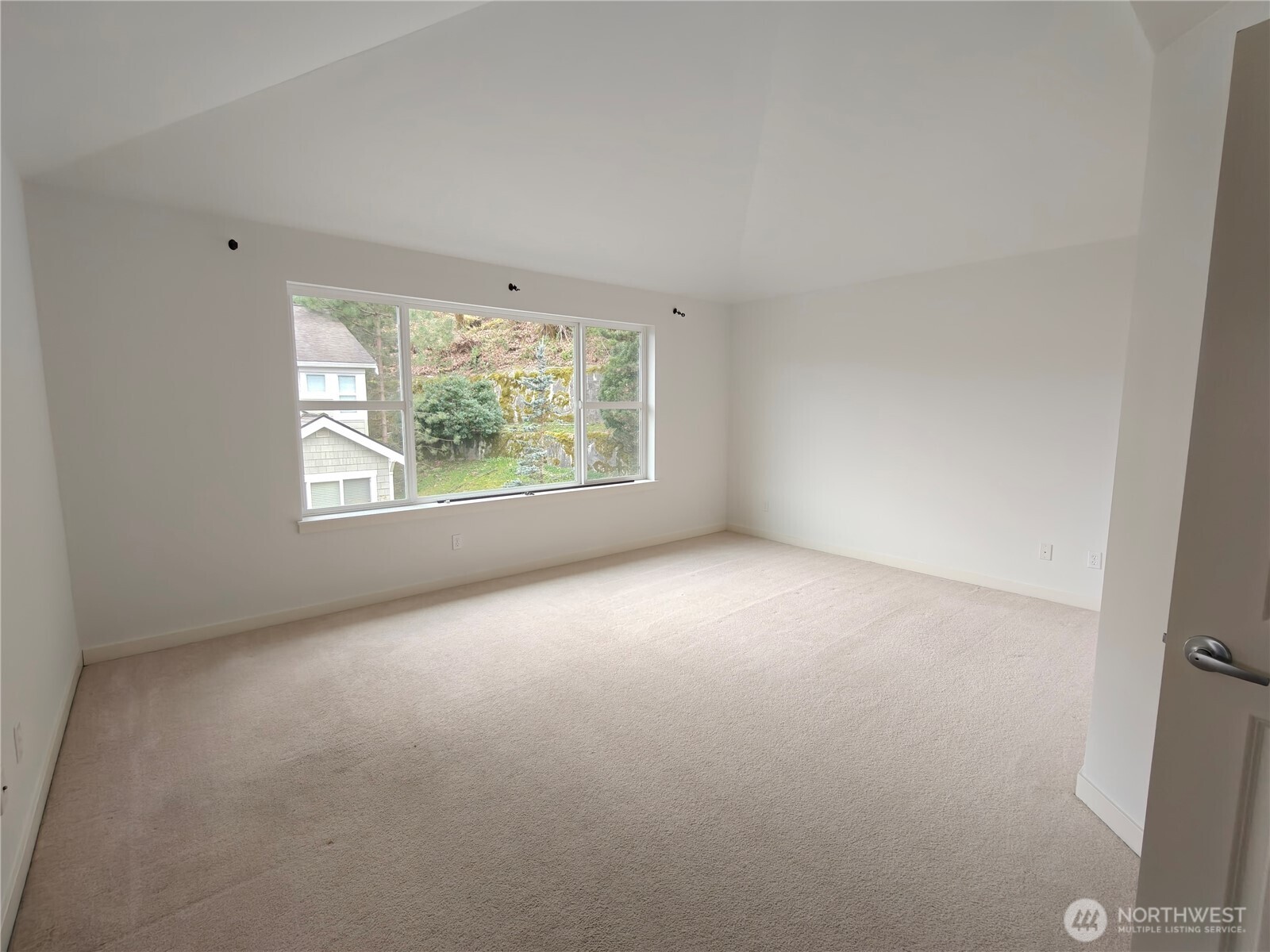 564 MOUNTAIN VIEW Lane NW, Issaquah, WA 98027