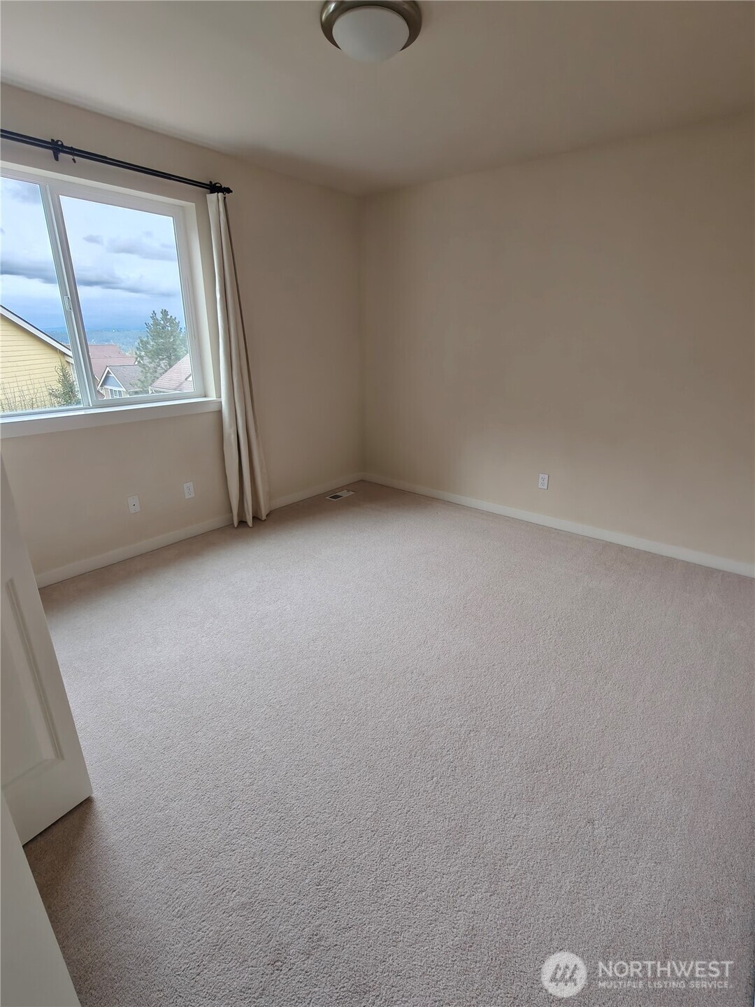 564 MOUNTAIN VIEW Lane NW, Issaquah, WA 98027