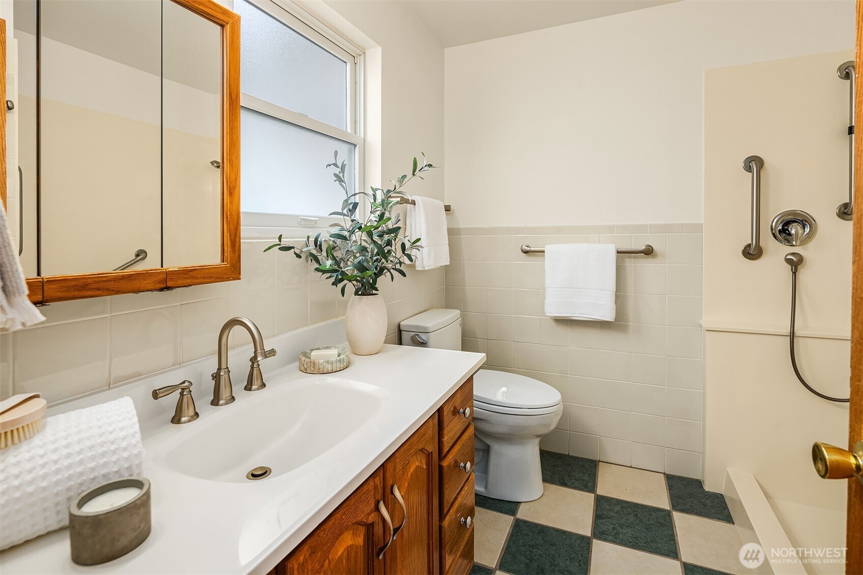 10624 Rainier Avenue S, Seattle, WA 98178