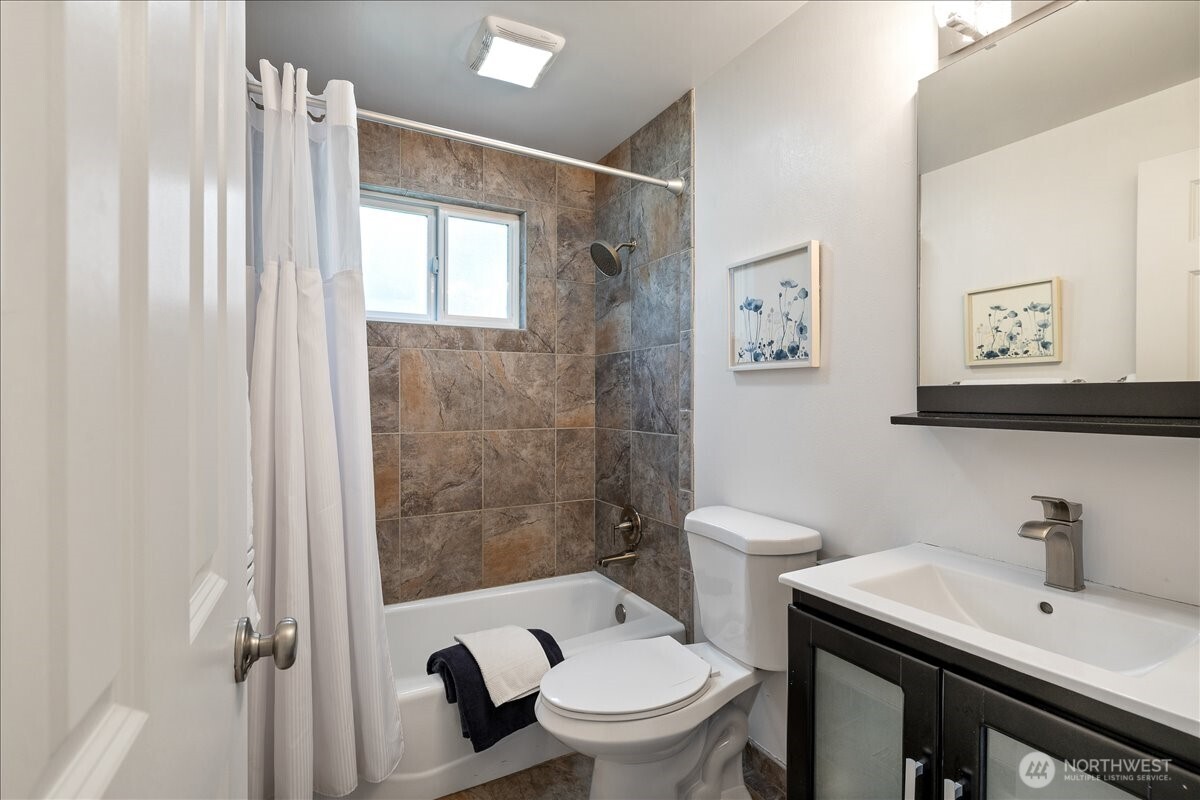 14115 75th Avenue NE, Kirkland, WA 98034