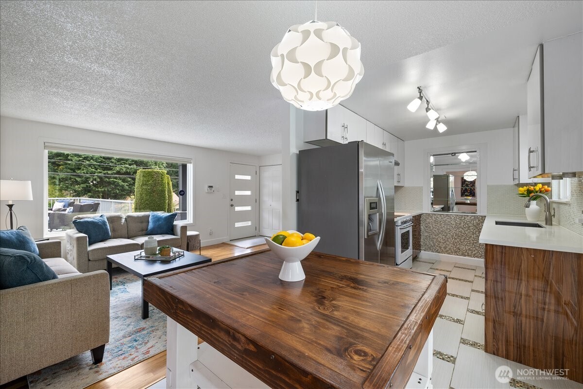 14115 75th Avenue NE, Kirkland, WA 98034