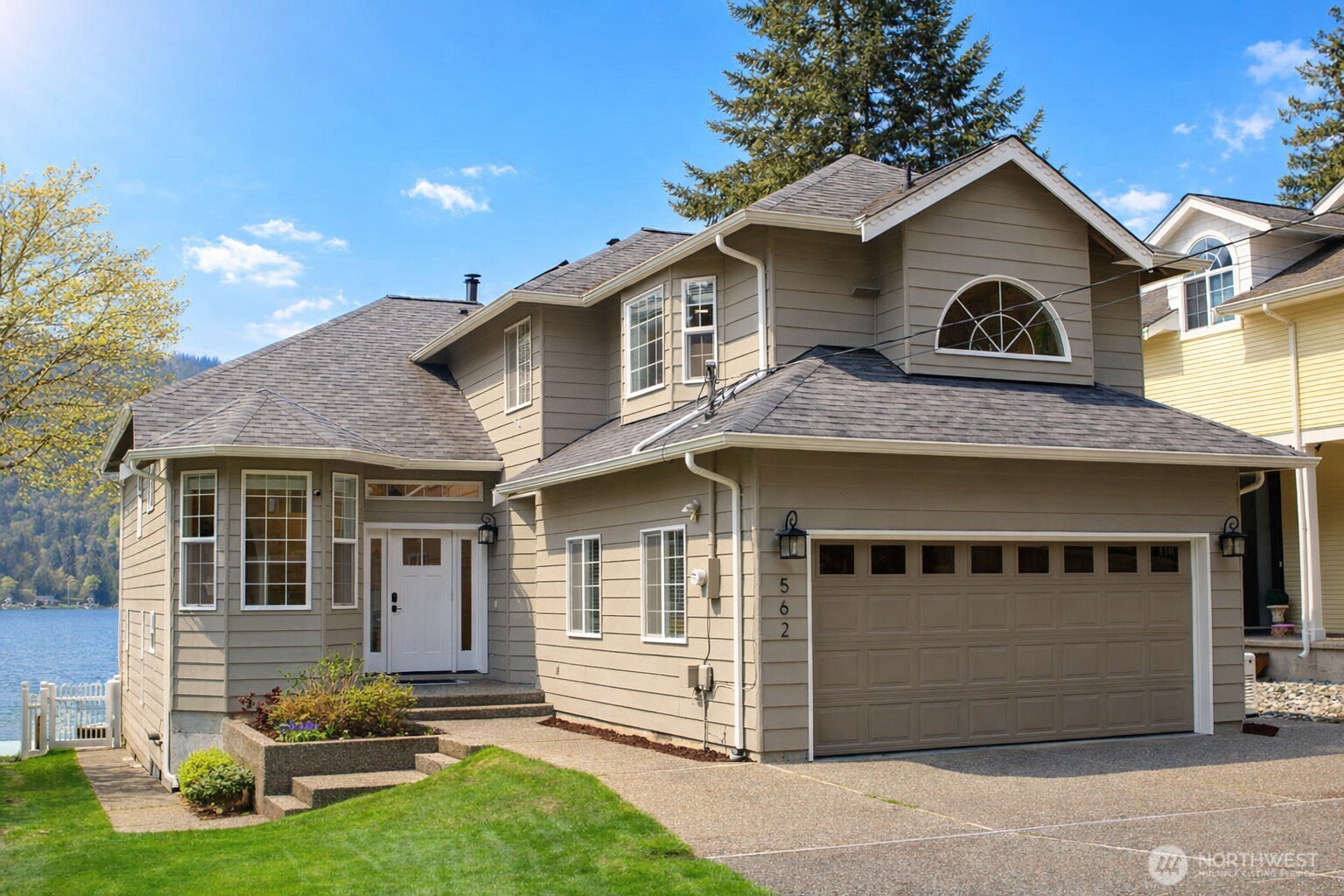562 W Lake Samish Drive , Bellingham, WA 98229-9369