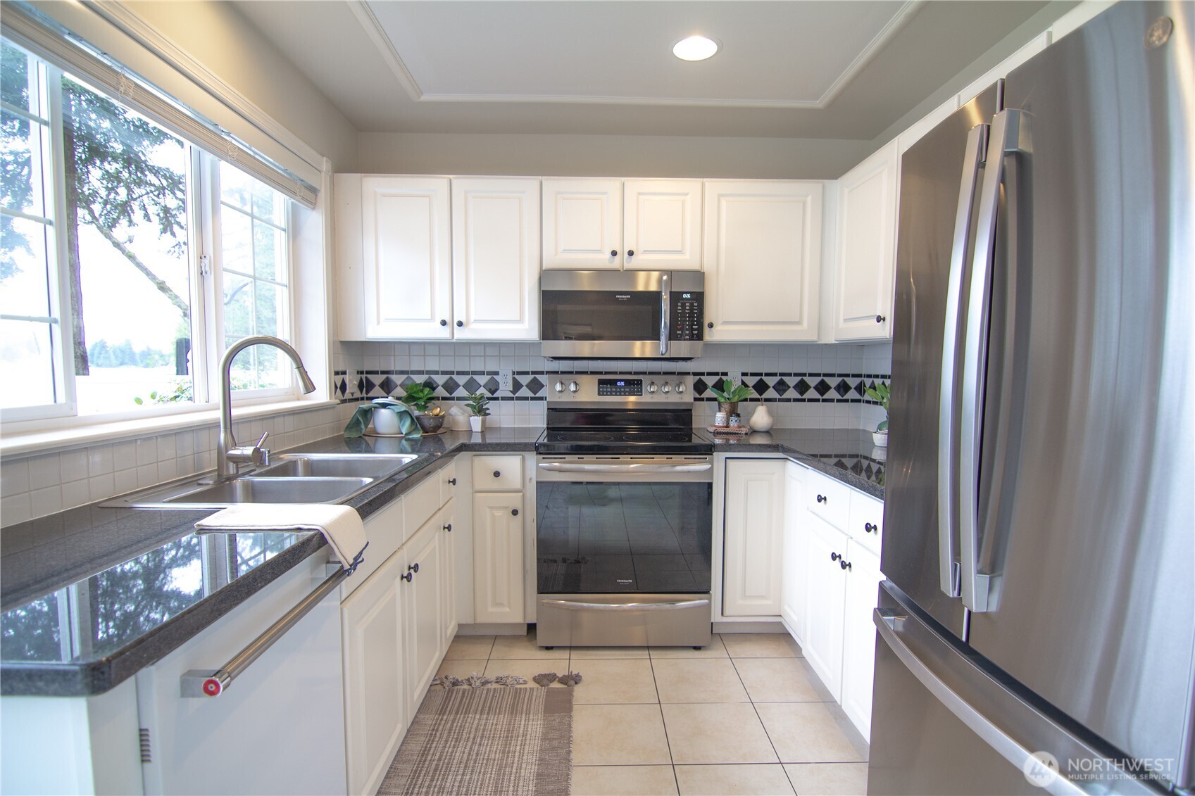 562 W Lake Samish Drive , Bellingham, WA 98229-9369