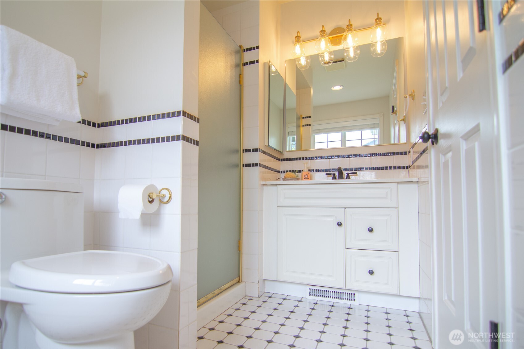 562 W Lake Samish Drive , Bellingham, WA 98229-9369