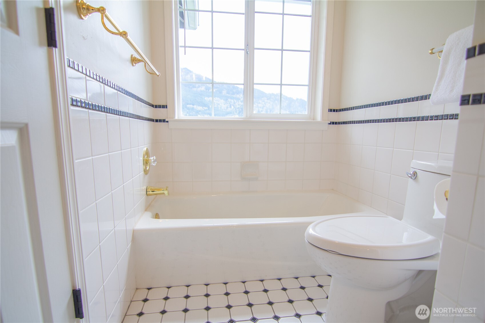 562 W Lake Samish Drive , Bellingham, WA 98229-9369