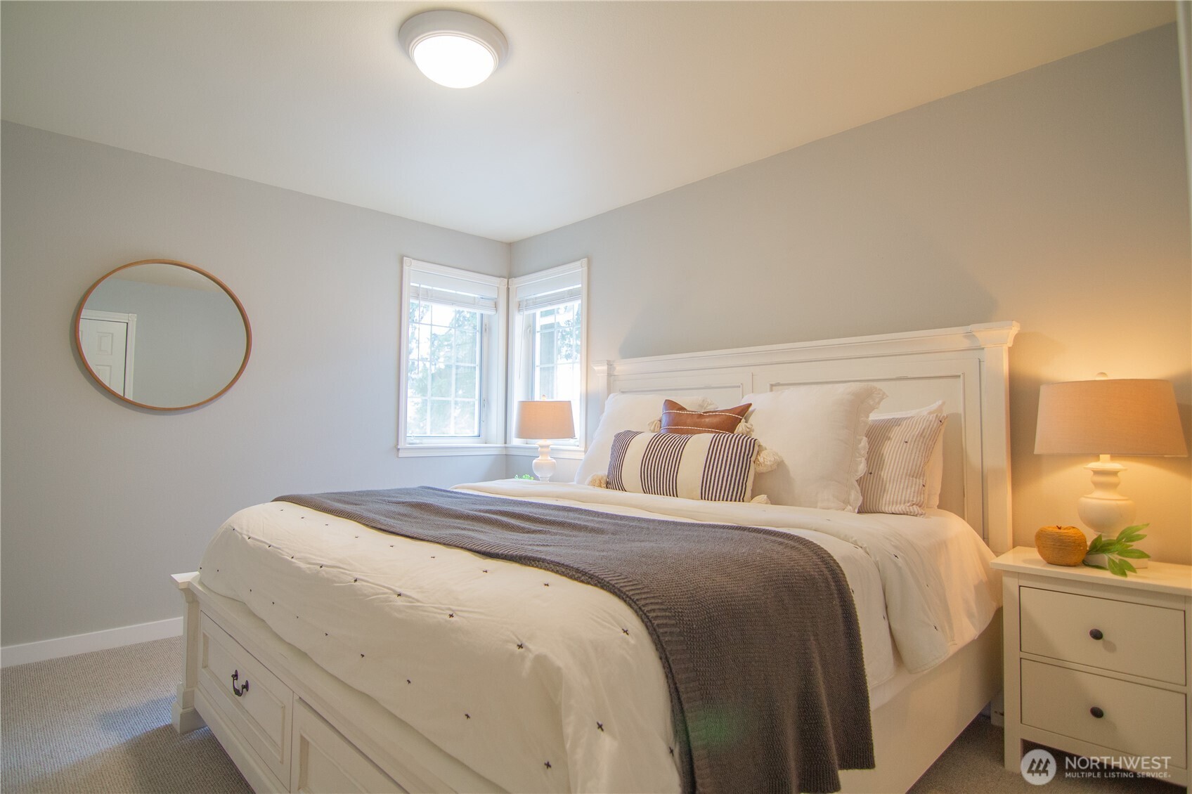 562 W Lake Samish Drive , Bellingham, WA 98229-9369