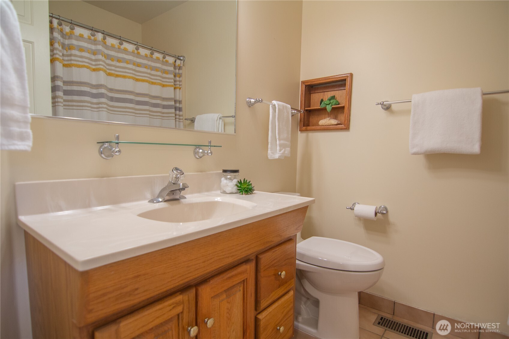 562 W Lake Samish Drive , Bellingham, WA 98229-9369