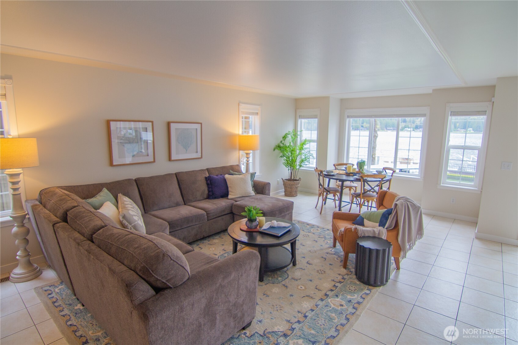 562 W Lake Samish Drive , Bellingham, WA 98229-9369