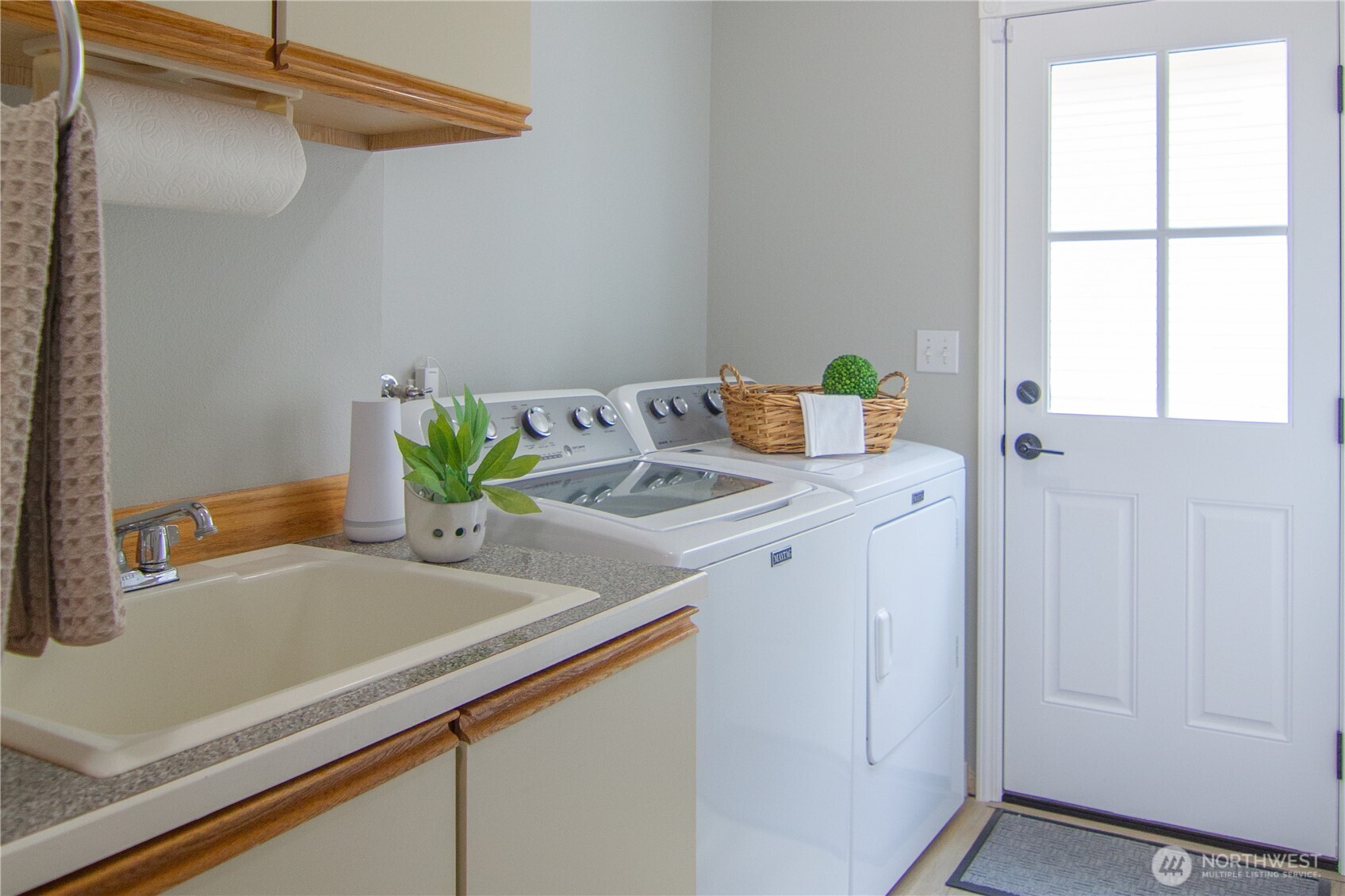 562 W Lake Samish Drive , Bellingham, WA 98229-9369