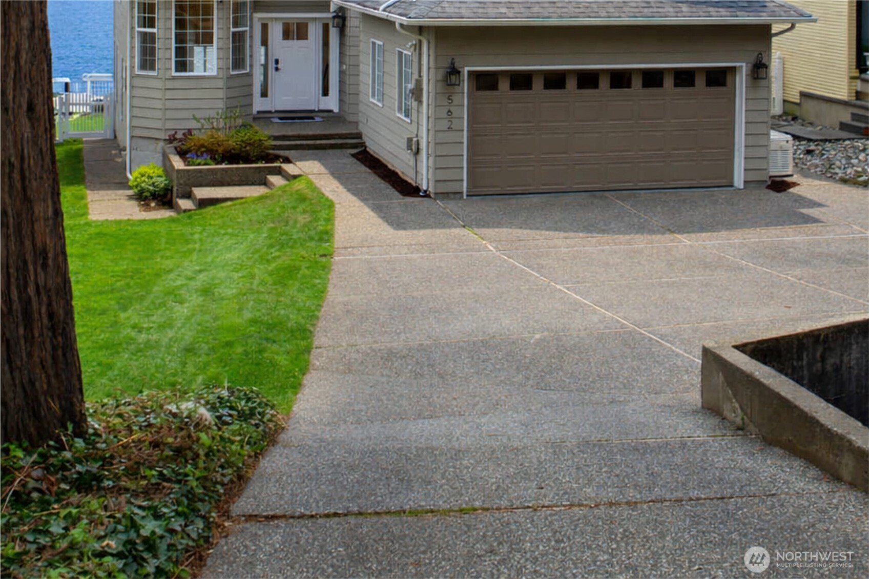 562 W Lake Samish Drive , Bellingham, WA 98229-9369
