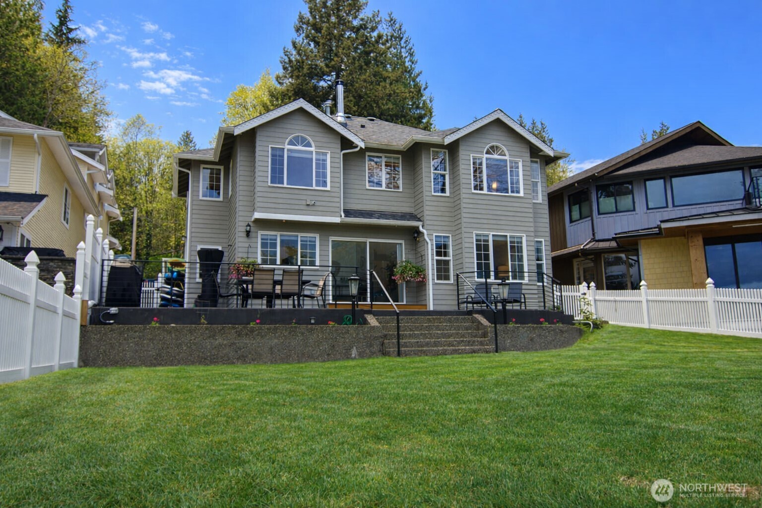 562 W Lake Samish Drive , Bellingham, WA 98229-9369