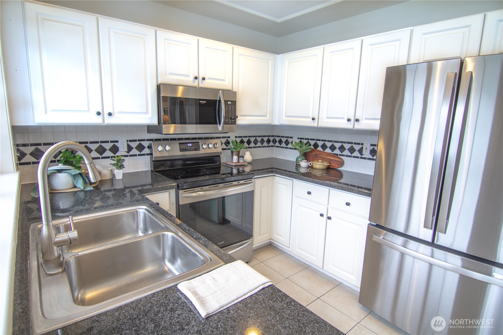 562 W Lake Samish Drive , Bellingham, WA 98229-9369