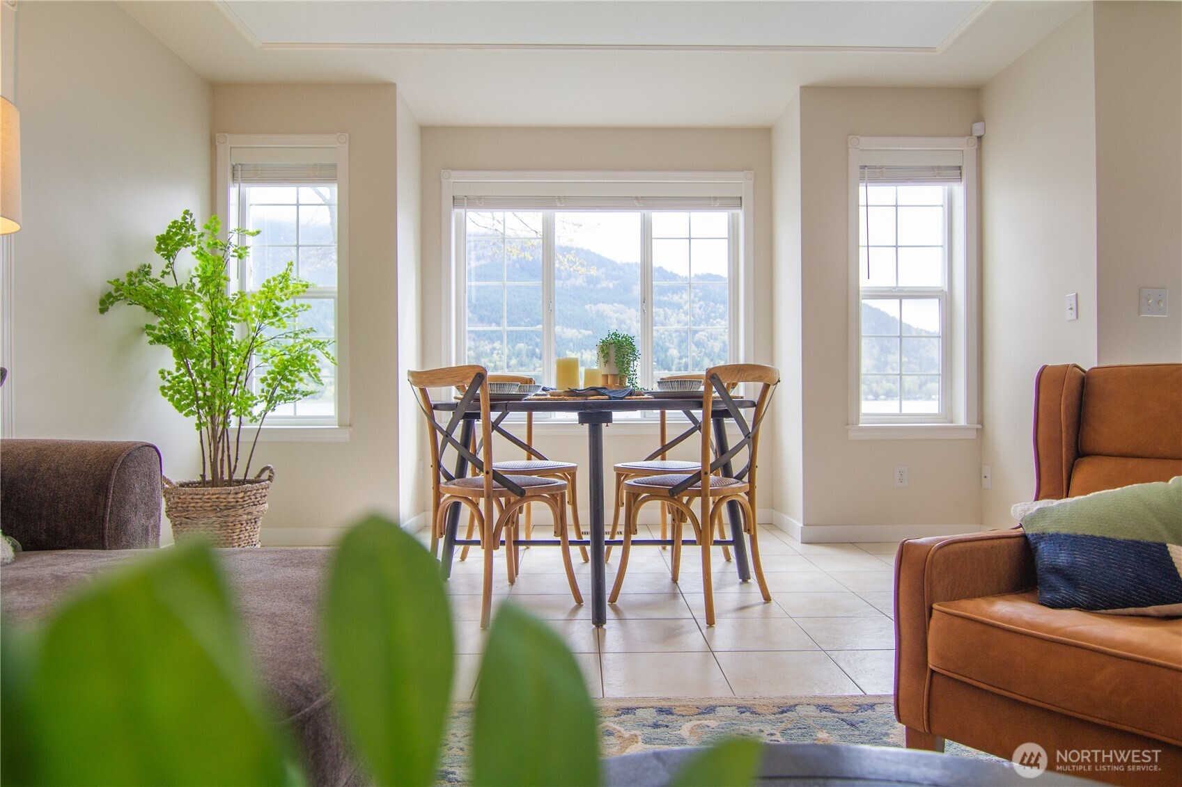 562 W Lake Samish Drive , Bellingham, WA 98229-9369
