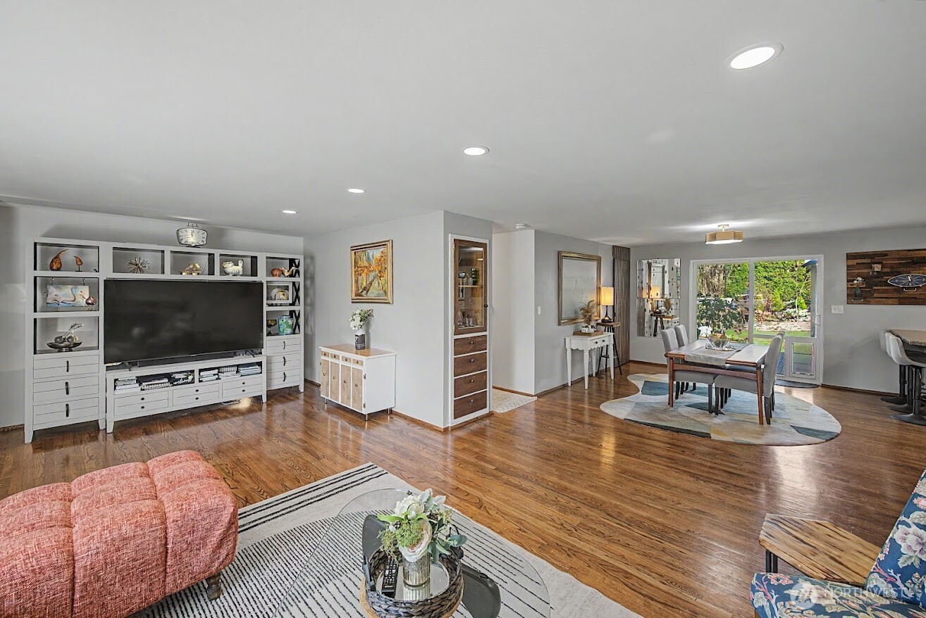 6923 189th Place SW, Lynnwood, WA 98036