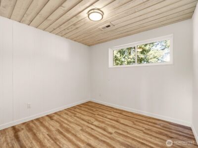 12570 SE 70th Street , Newcastle, WA 98056 - Photo 33