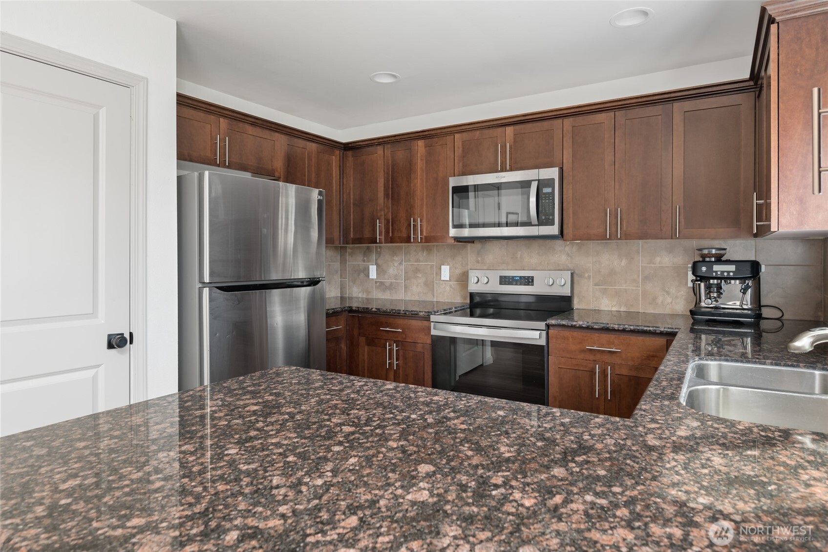 1077 NW Longview Drive , Oak Harbor, WA 98277