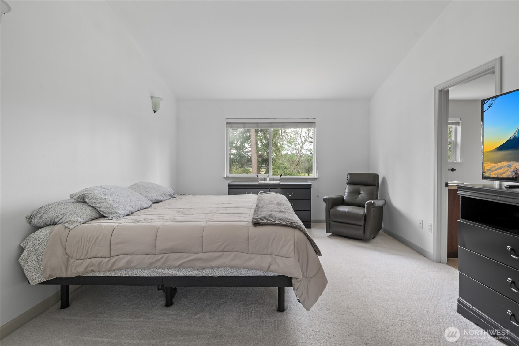 1077 NW Longview Drive , Oak Harbor, WA 98277