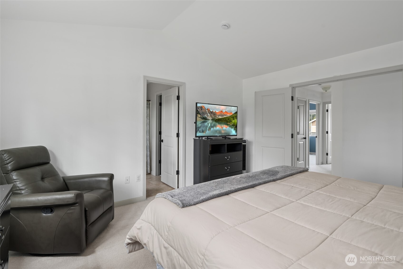 1077 NW Longview Drive , Oak Harbor, WA 98277