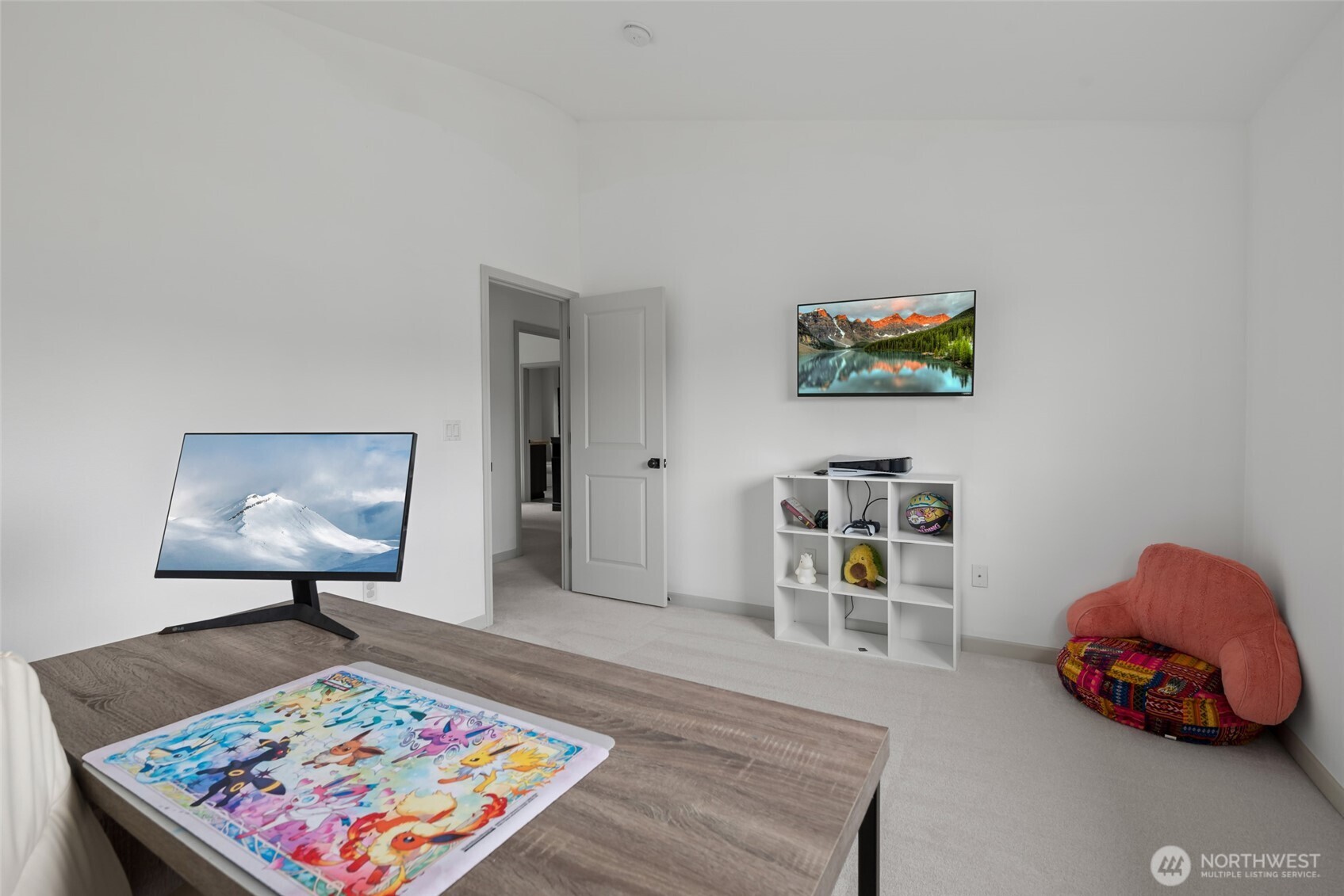 1077 NW Longview Drive , Oak Harbor, WA 98277