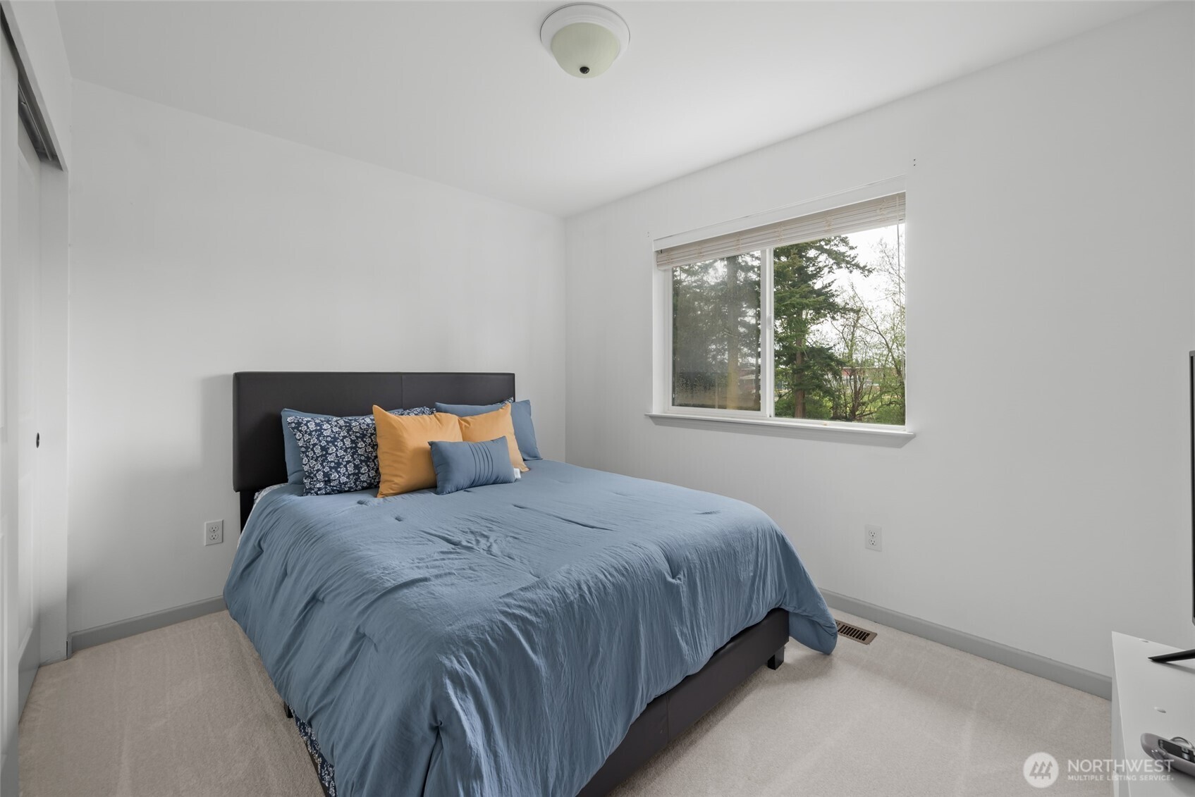 1077 NW Longview Drive , Oak Harbor, WA 98277