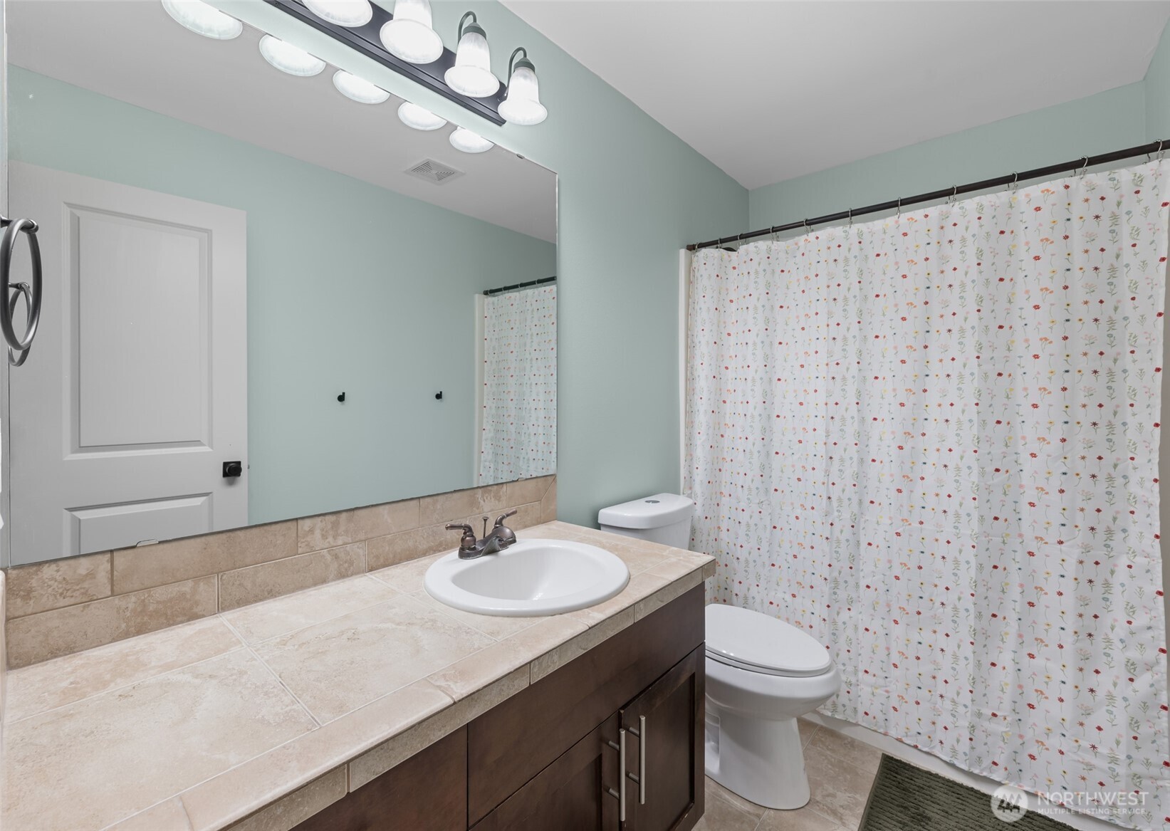 1077 NW Longview Drive , Oak Harbor, WA 98277