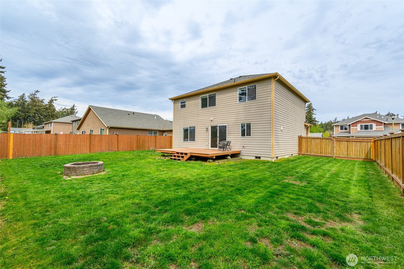 1077 NW Longview Drive , Oak Harbor, WA 98277