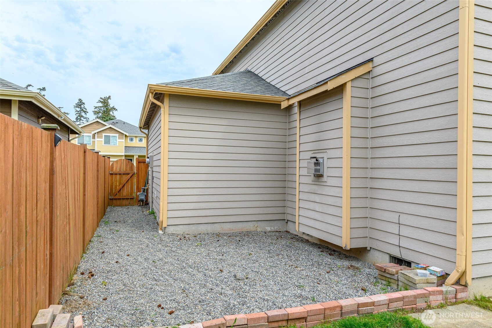1077 NW Longview Drive , Oak Harbor, WA 98277