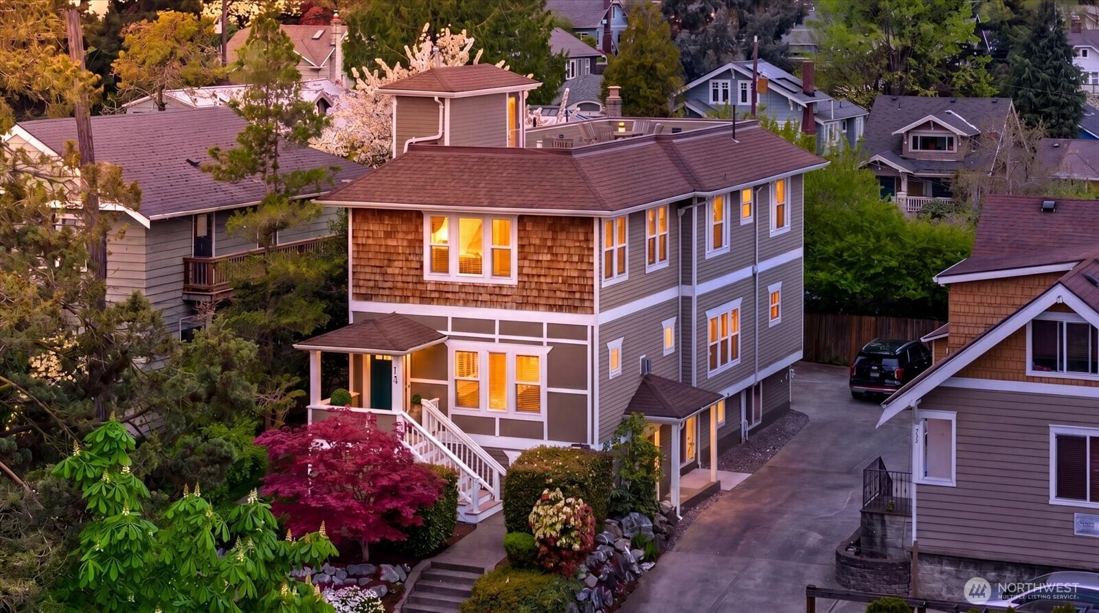 400 NE 50th Street , Seattle, WA 98105
