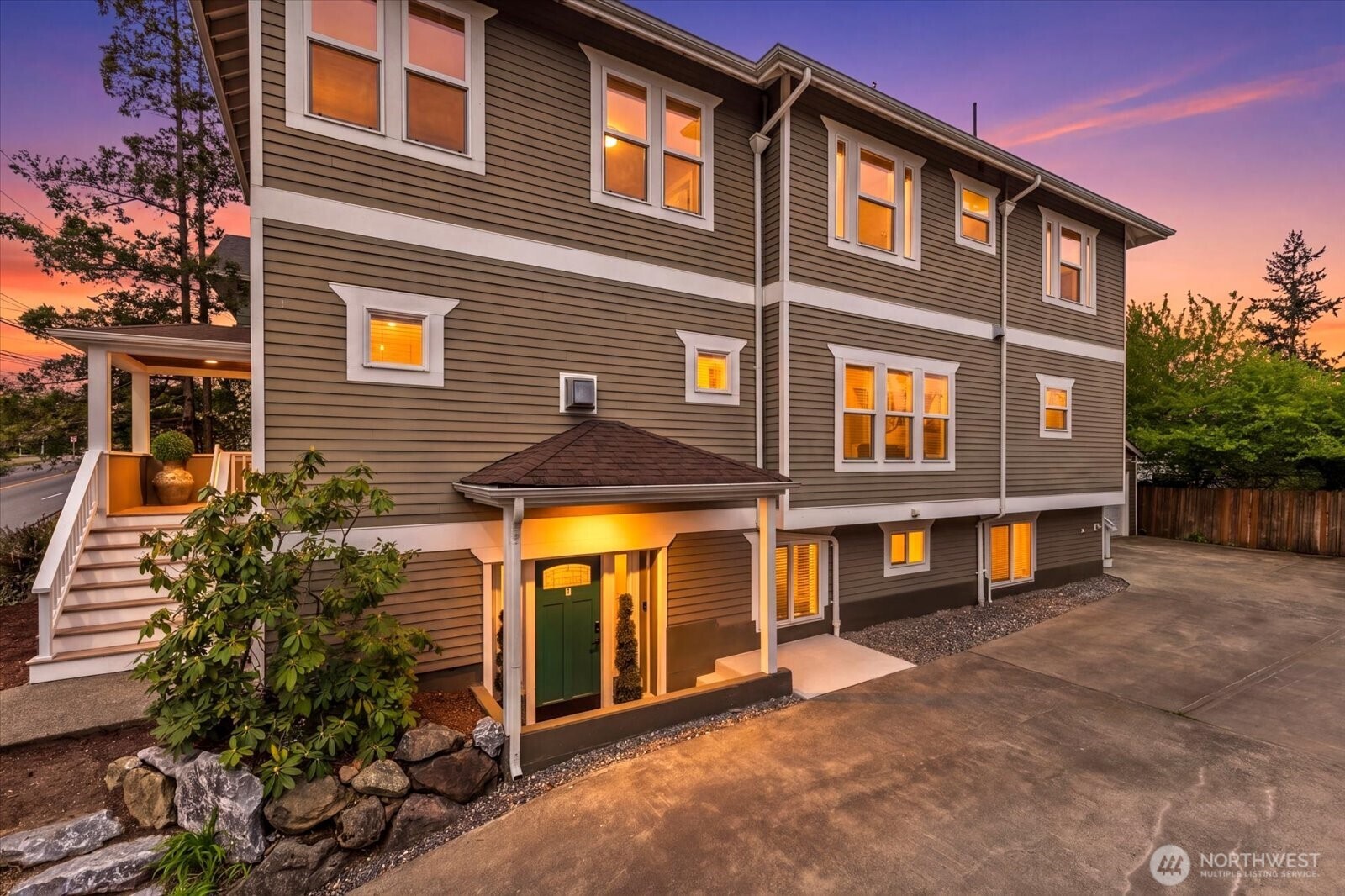 400 NE 50th Street , Seattle, WA 98105