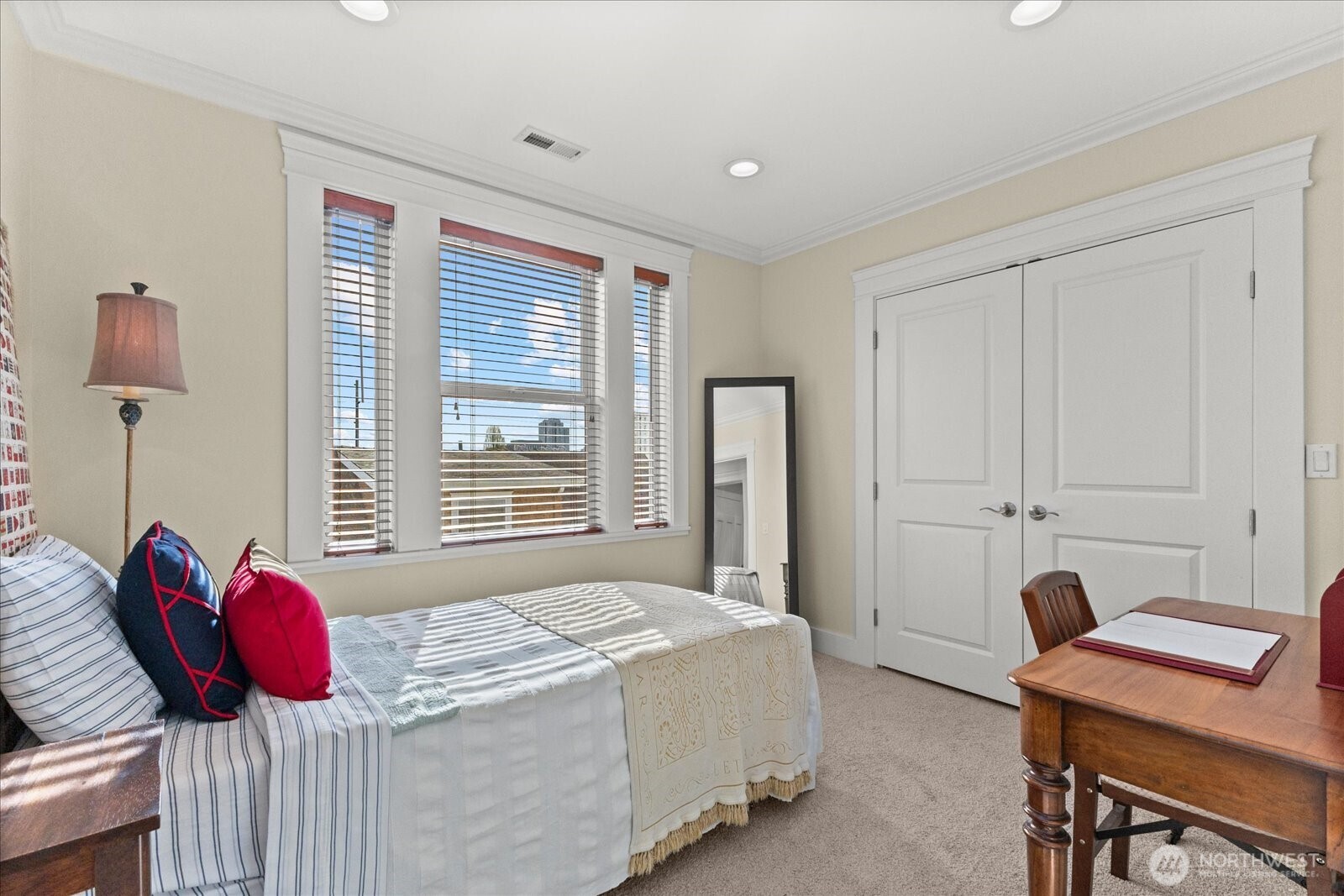 400 NE 50th Street , Seattle, WA 98105