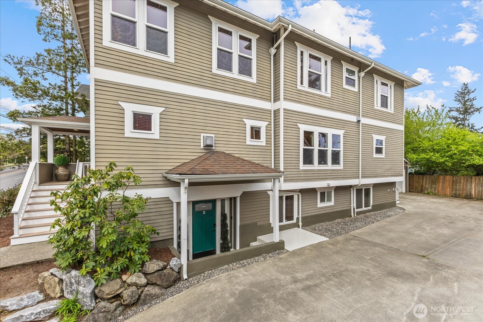 400 NE 50th Street , Seattle, WA 98105