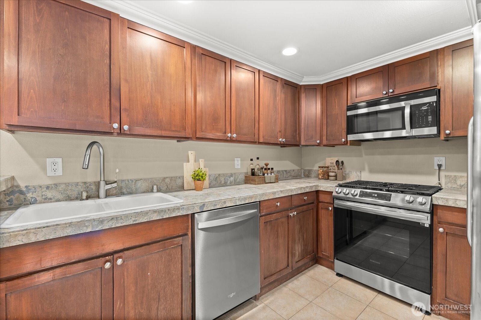 400 NE 50th Street , Seattle, WA 98105