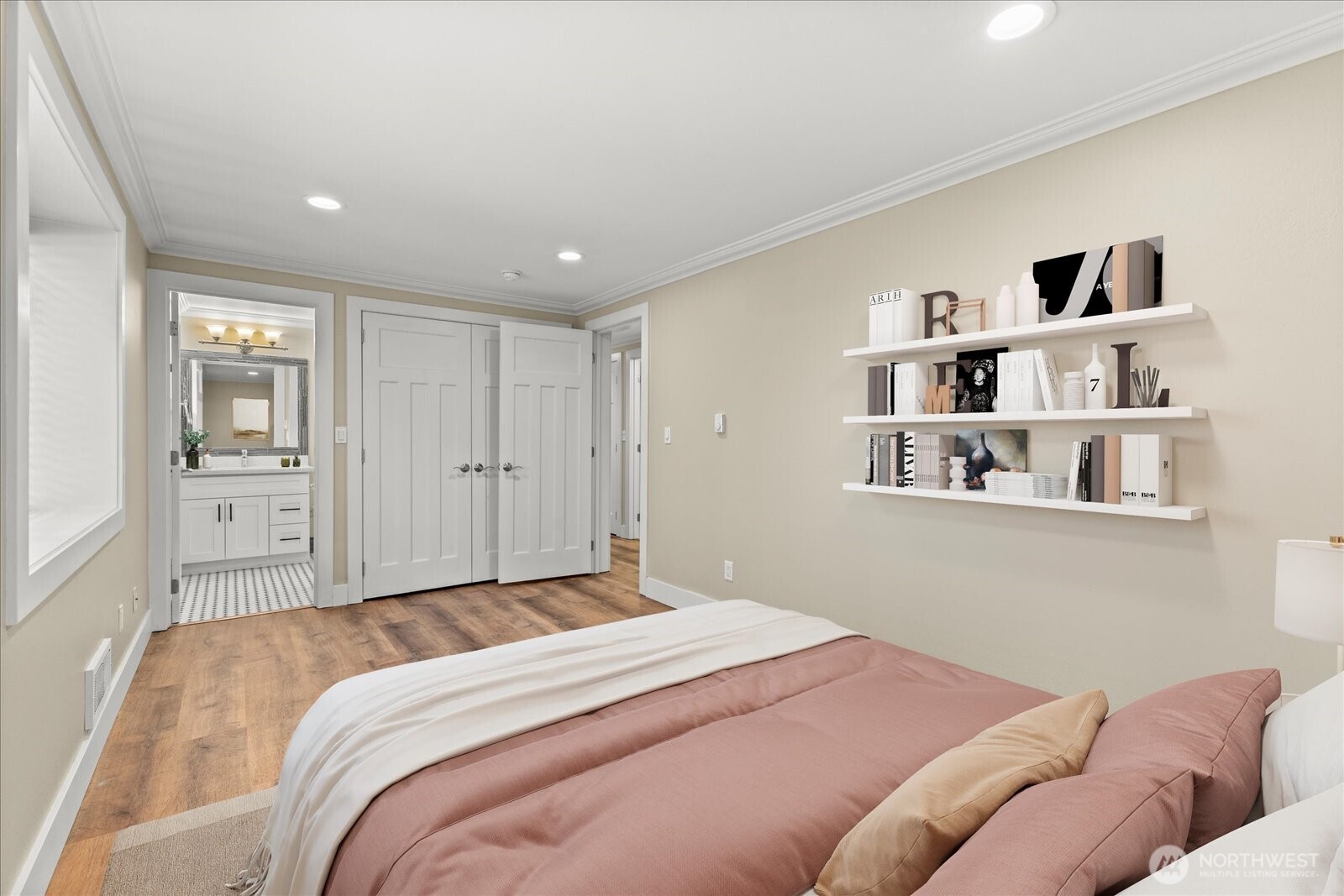 400 NE 50th Street , Seattle, WA 98105