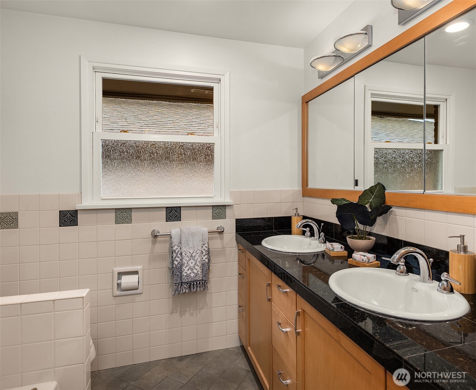 6857 44th Avenue NE, Seattle, WA 98115