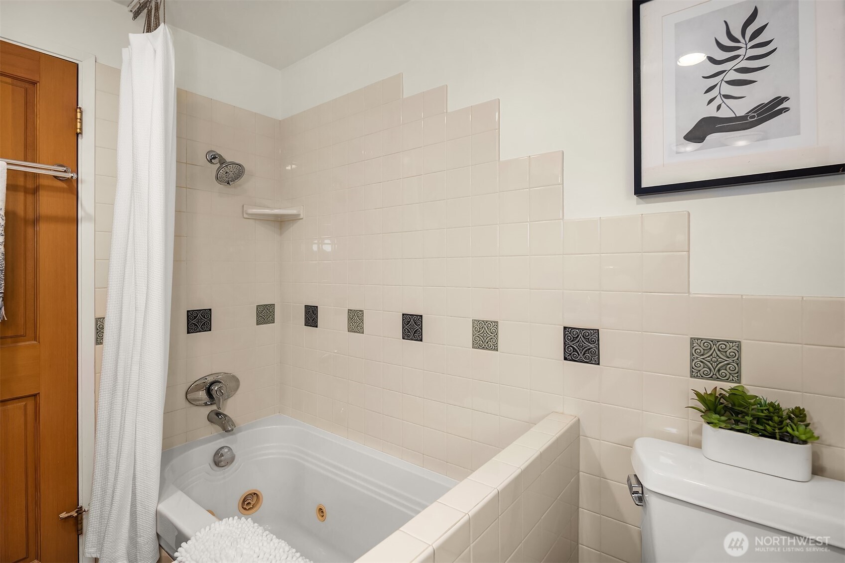 6857 44th Avenue NE, Seattle, WA 98115