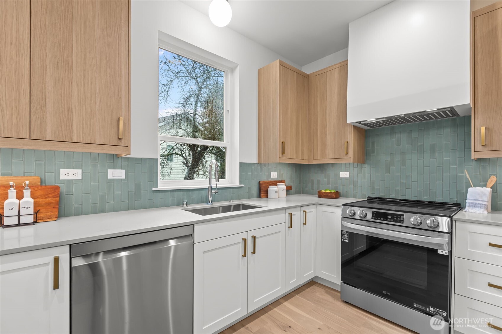 3550 S Dawson Street , Seattle, WA 98118