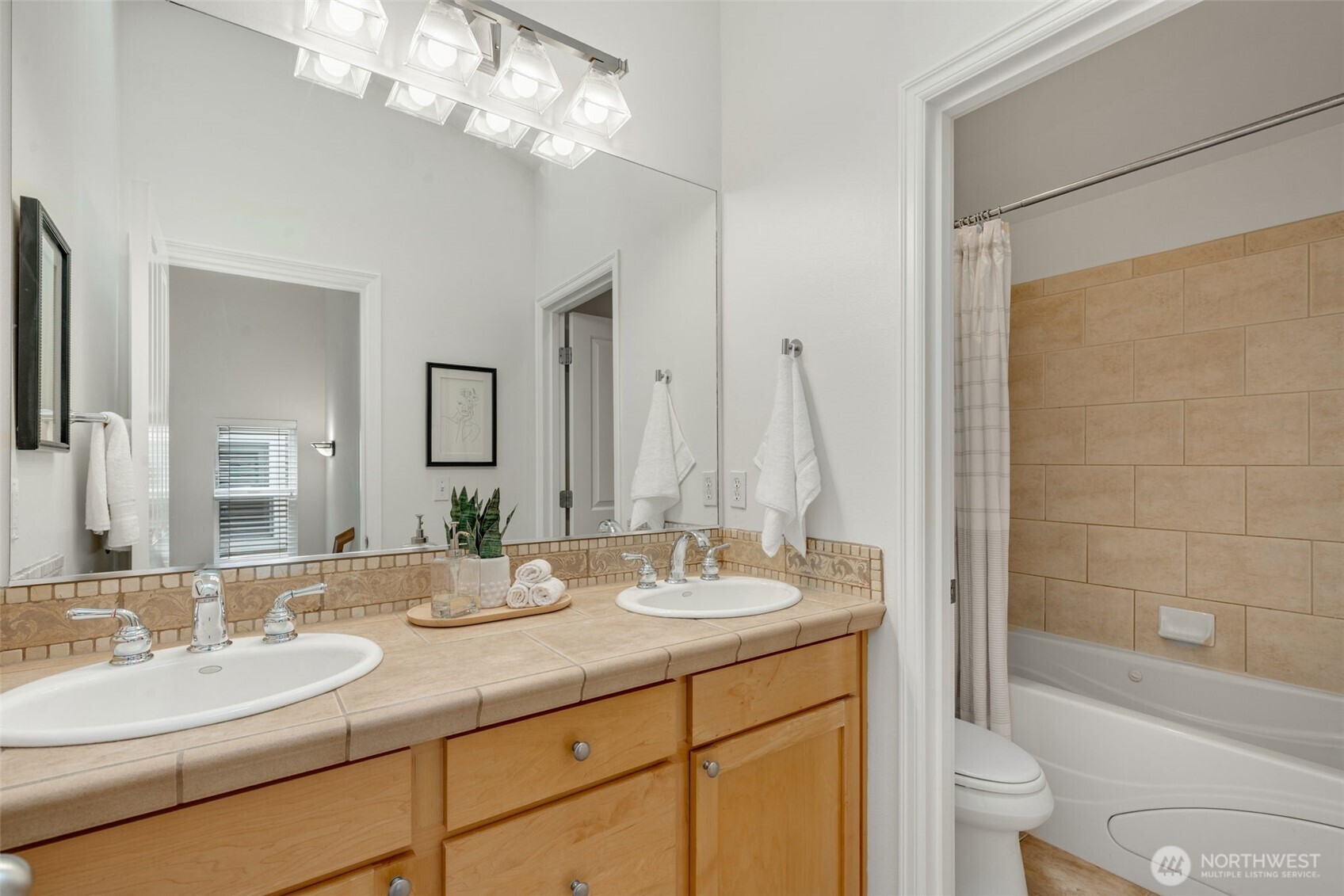 6522 5th Avenue NE, Seattle, WA 98115