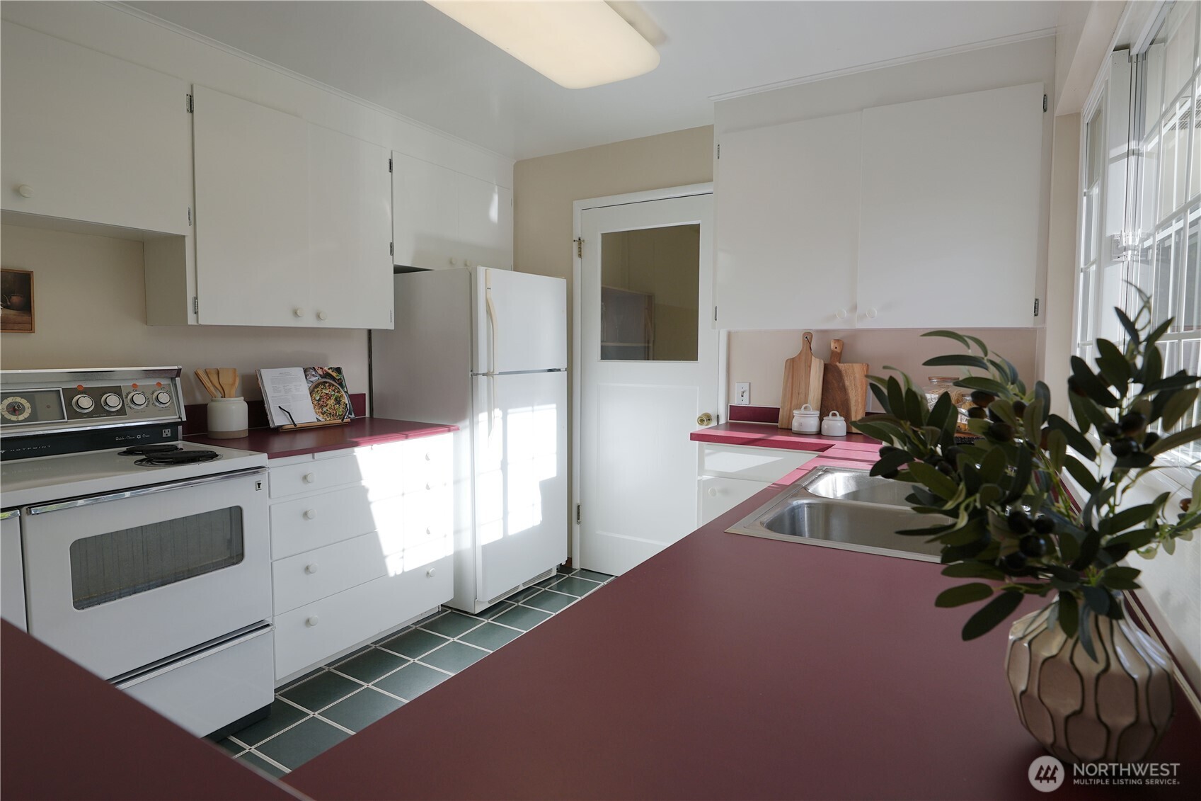541 3rd Avenue S, Edmonds, WA 98020