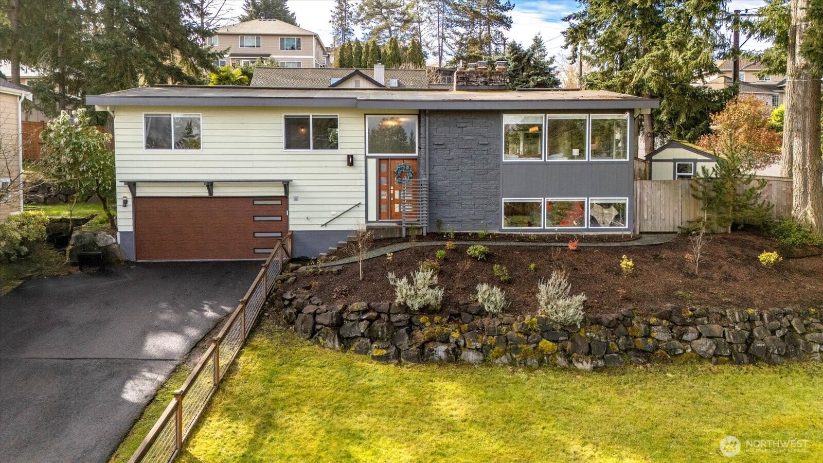 6205 NE 196th Street , Kenmore, WA 98028