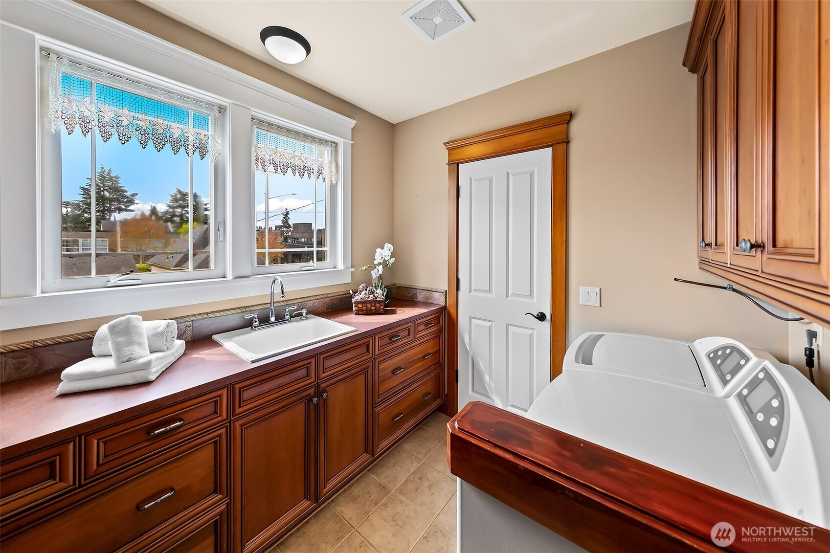 600 Bell Street #301, Edmonds, WA 98020