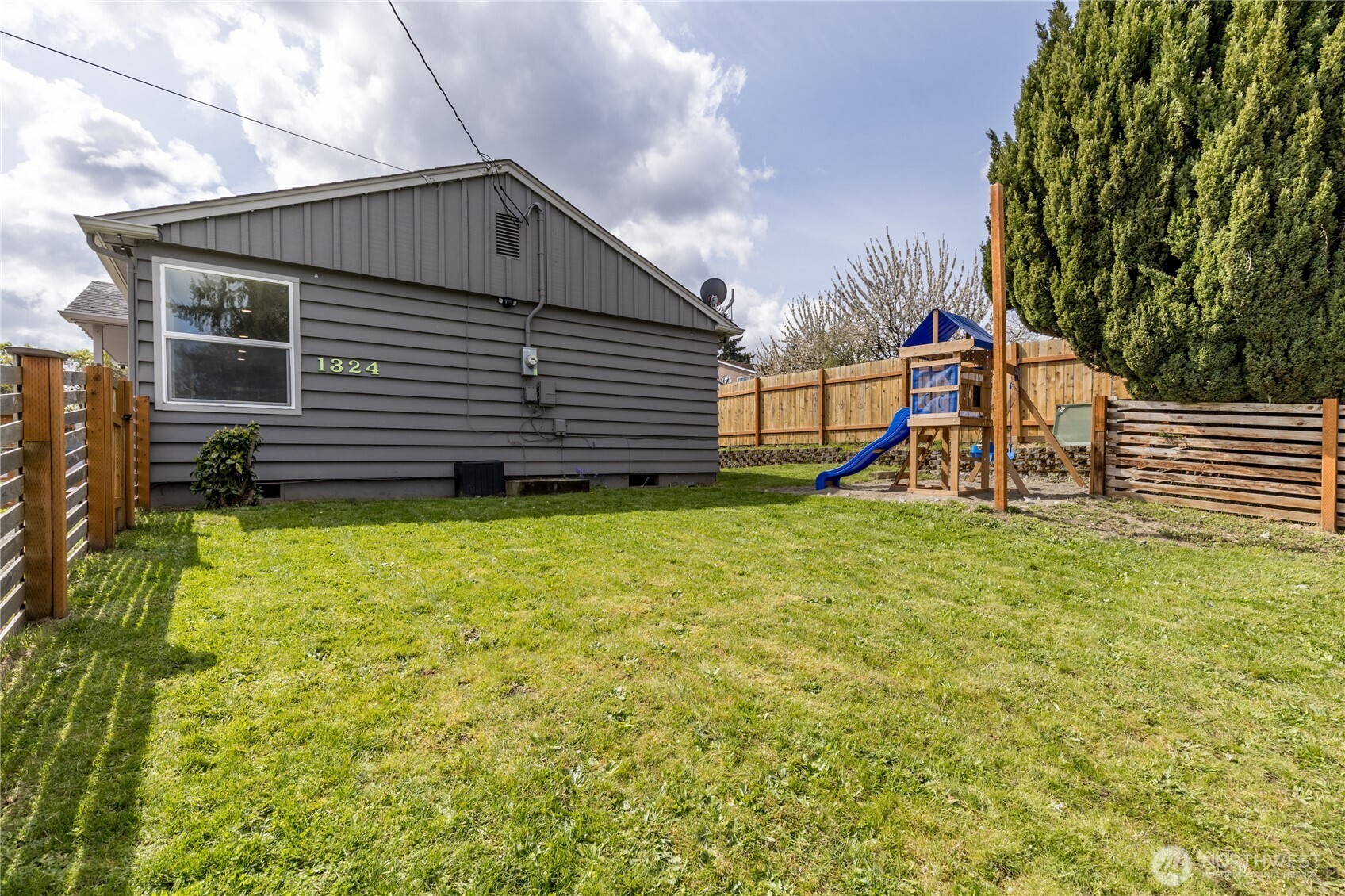 1324 E Fairbanks Street , Tacoma, WA 98404