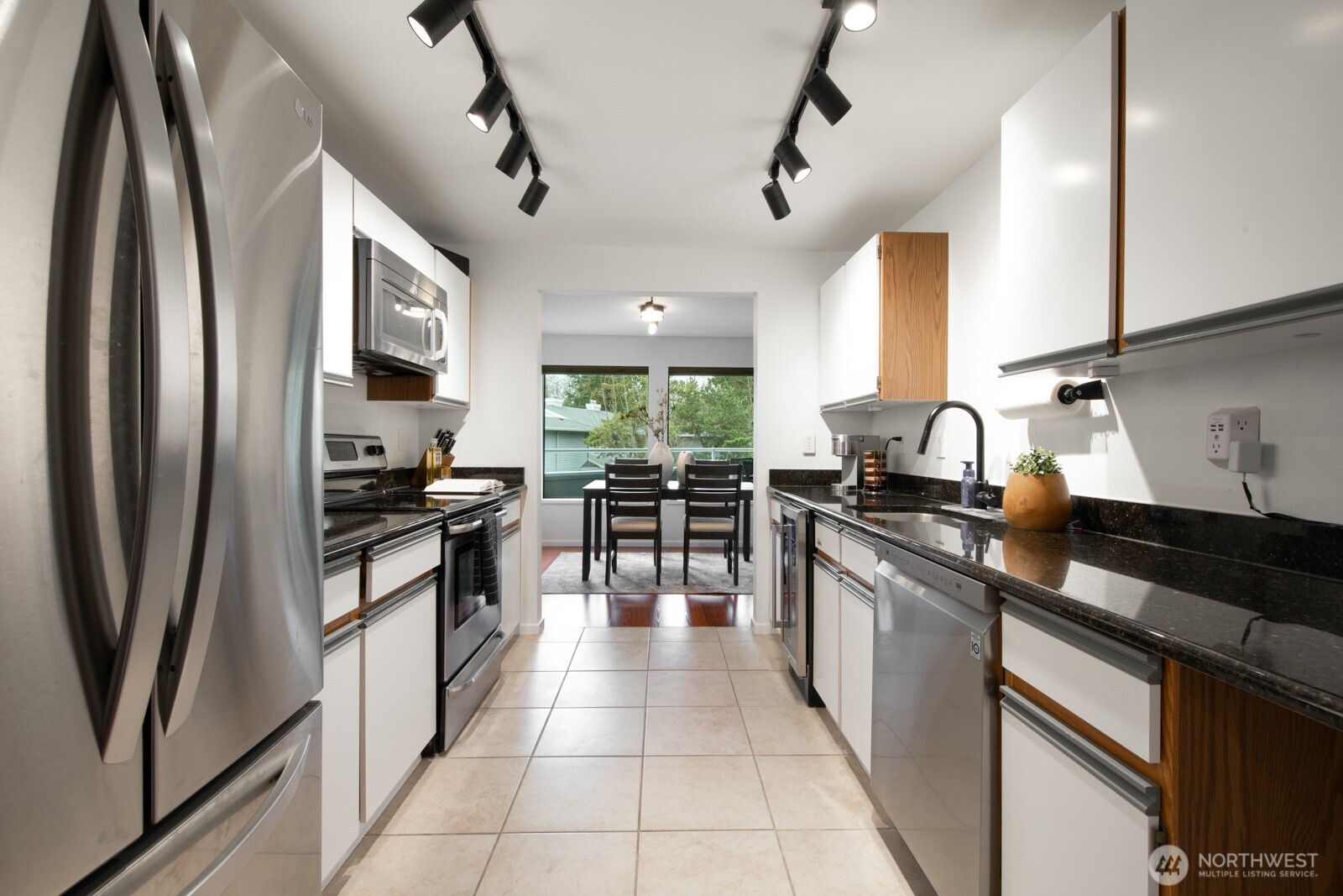 1226 6th Avenue S #A102, Edmonds, WA 98020