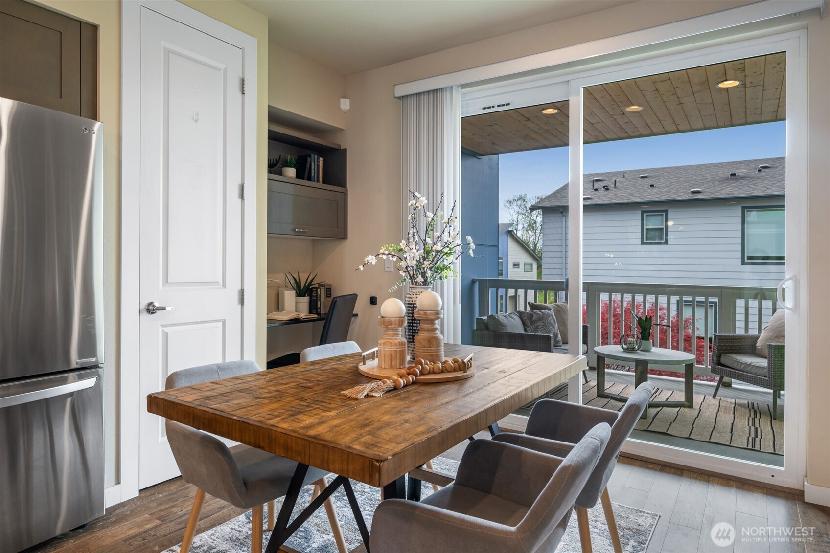 9725 10th Place SW, Seattle, WA 98106