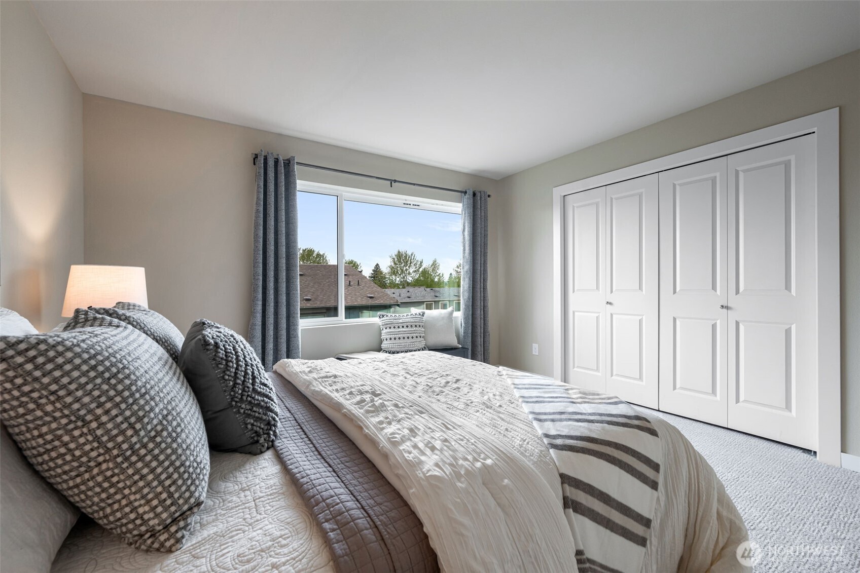 9725 10th Place SW, Seattle, WA 98106