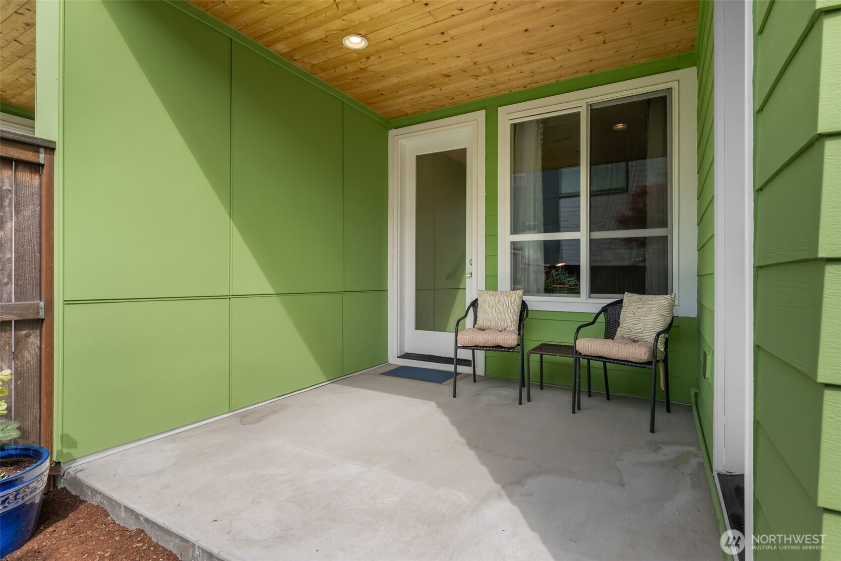 9725 10th Place SW, Seattle, WA 98106