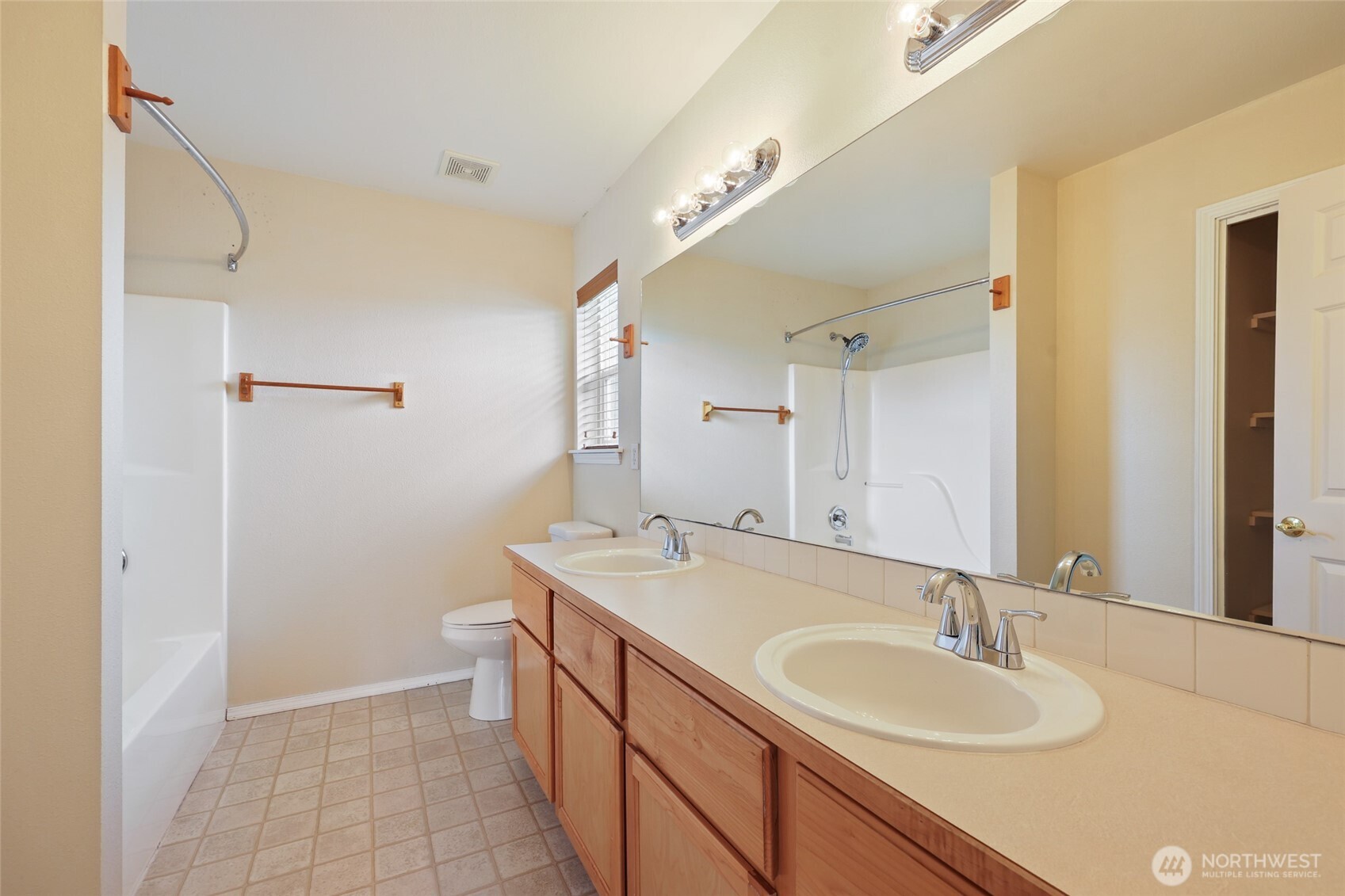 15811 90th Street SE, Yelm, WA 98597-8622