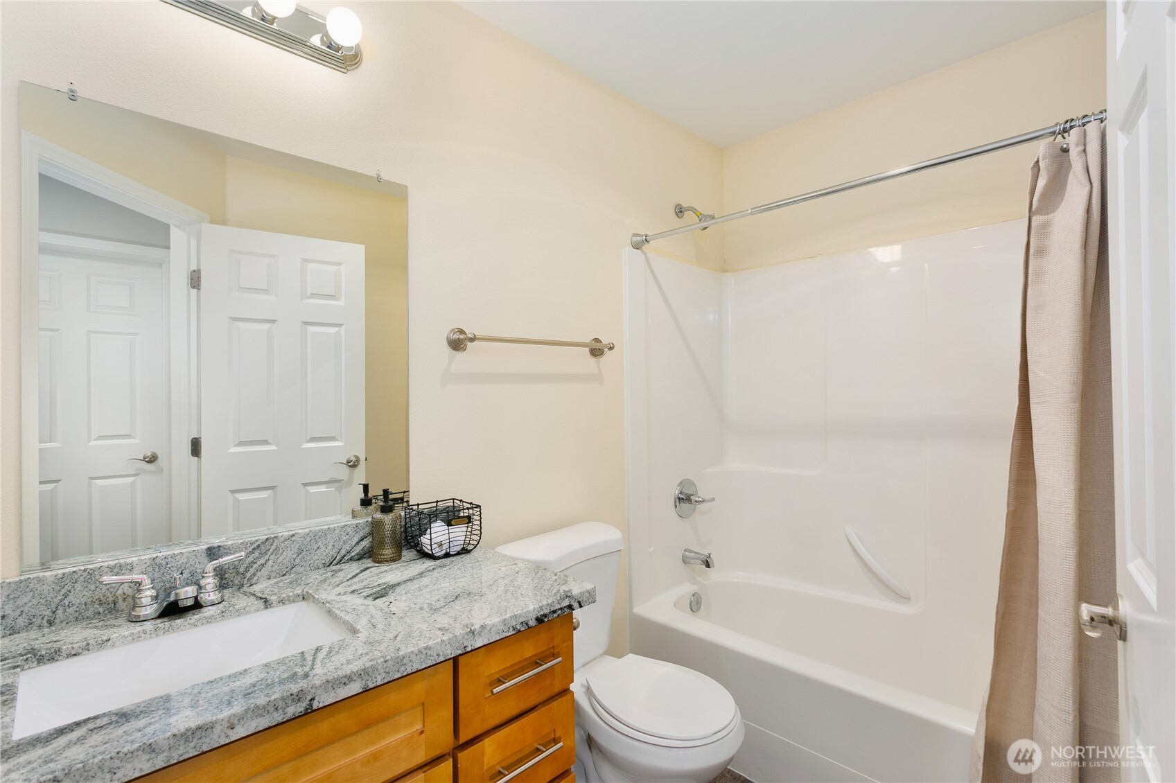3827 S Cushman Avenue , Tacoma, WA 98418