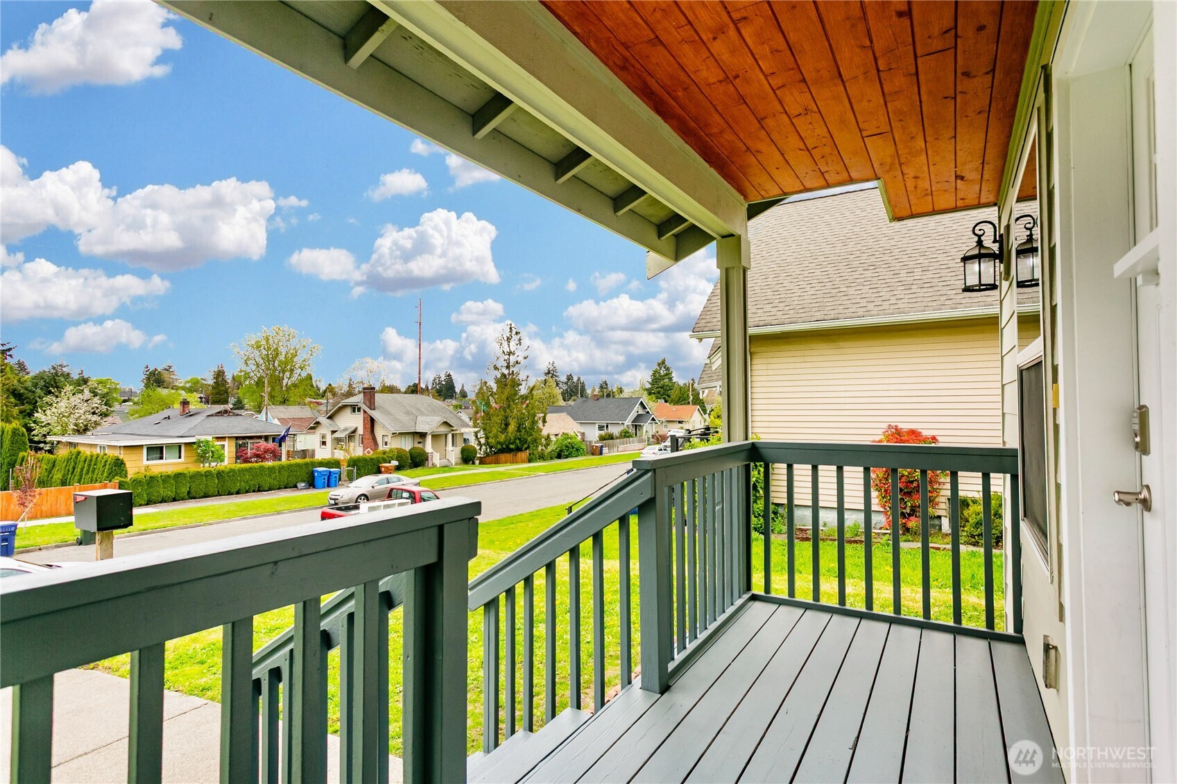 3827 S Cushman Avenue , Tacoma, WA 98418
