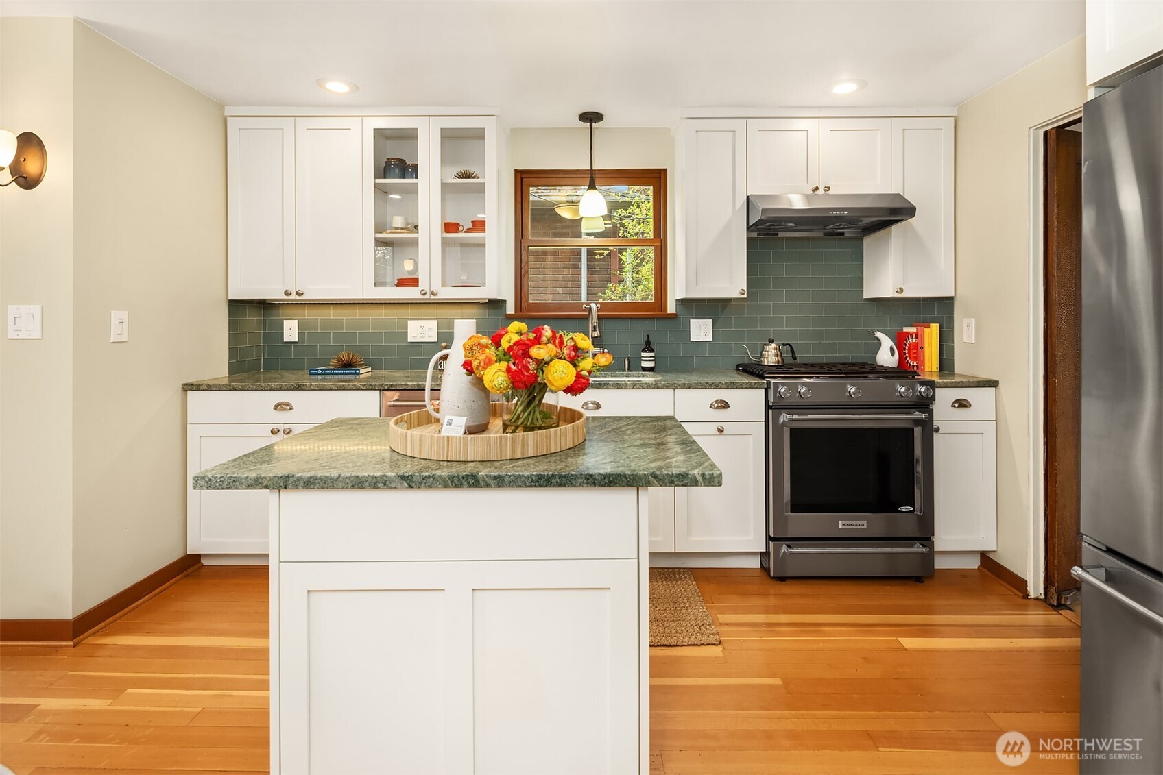 6856 17th Avenue NE, Seattle, WA 98115-6845
