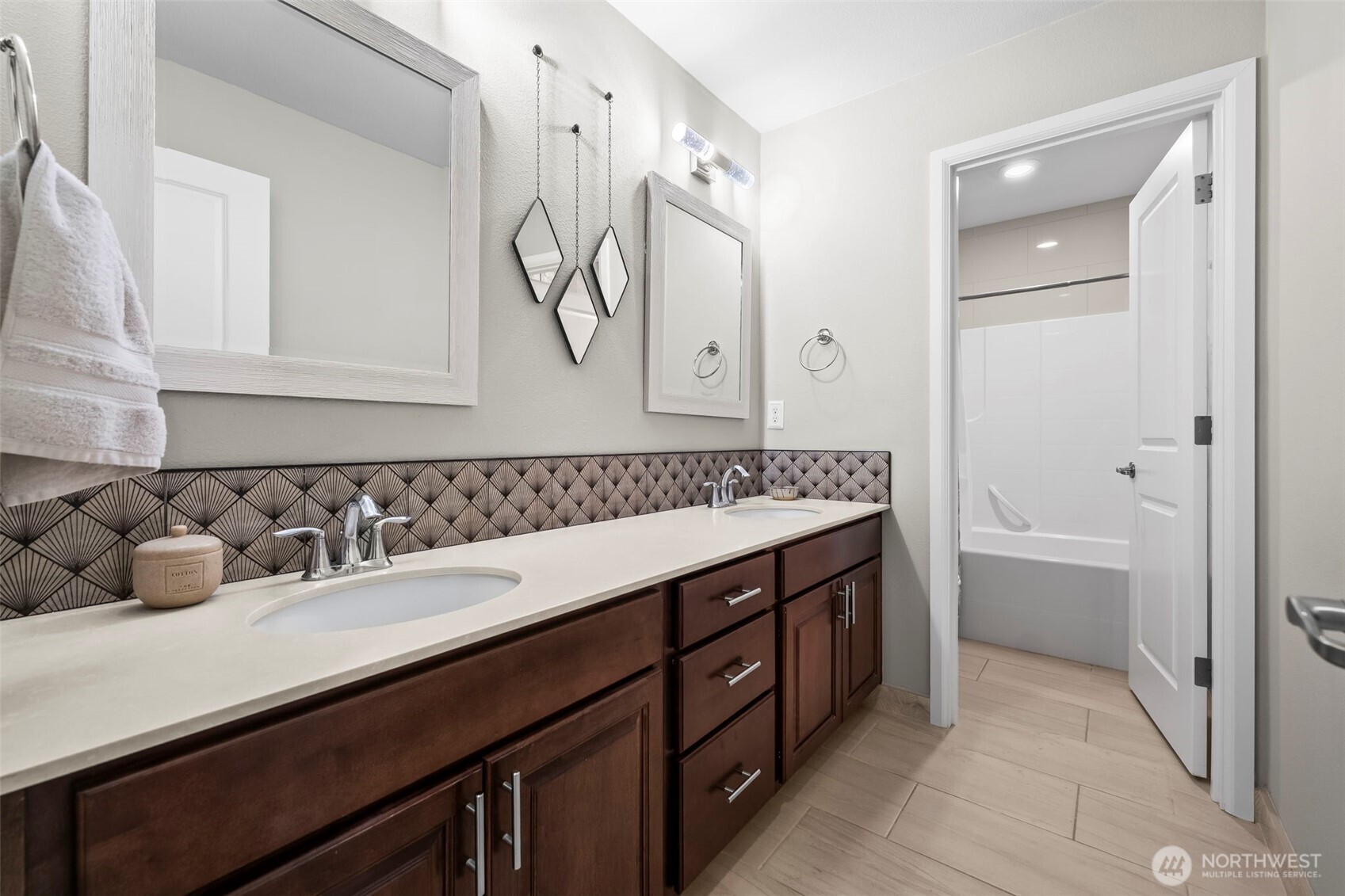 10339 Driftwood Avenue , Gig Harbor, WA 98332
